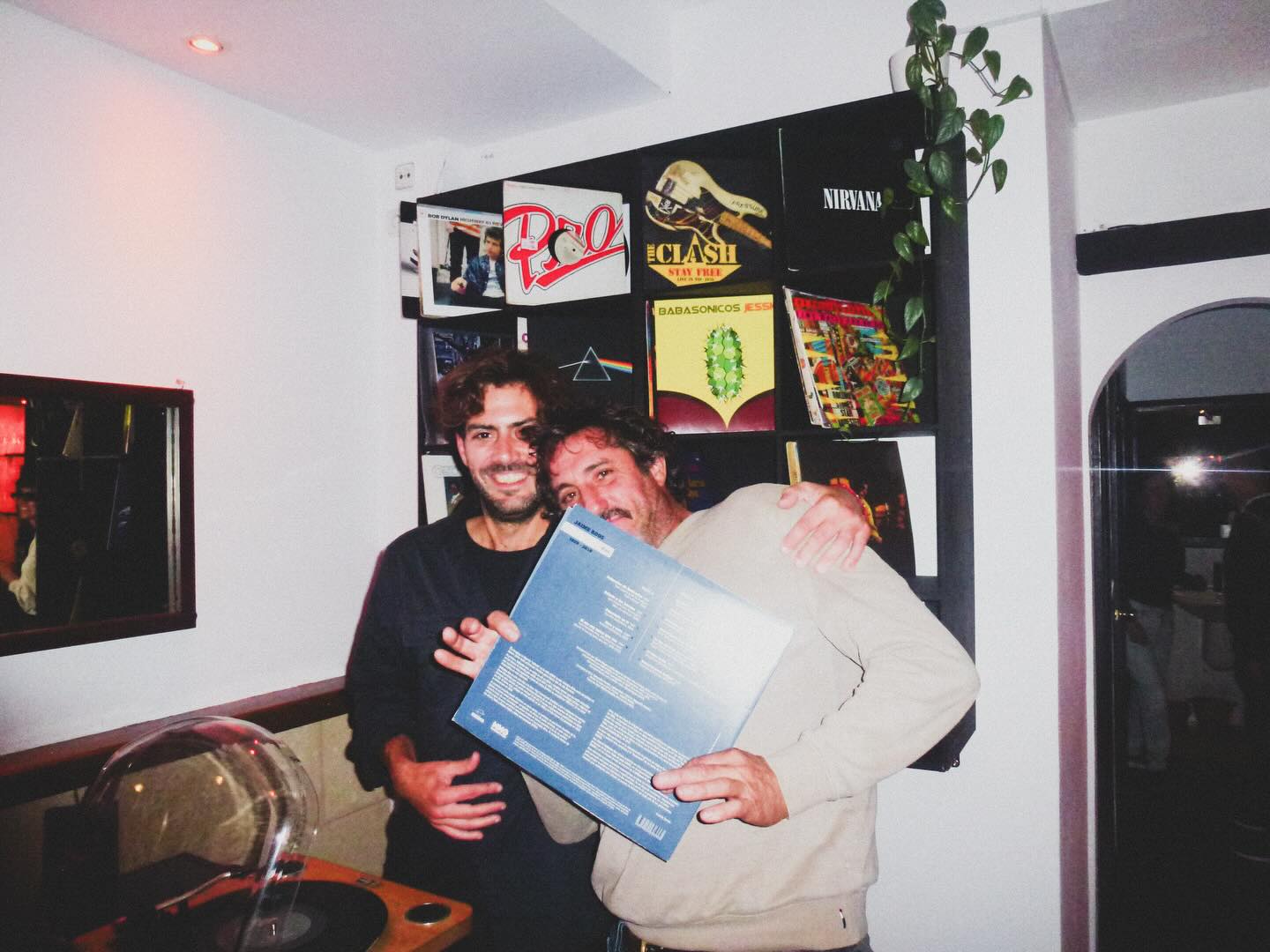 BRUTO — tapas & vinilos